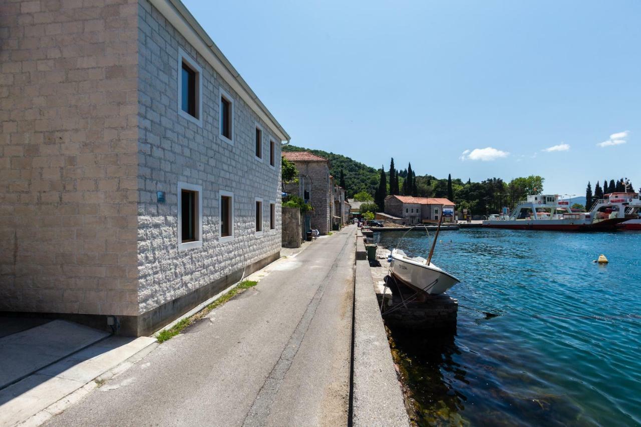 Romeo And Juliet Apartments Tivat Bagian luar foto